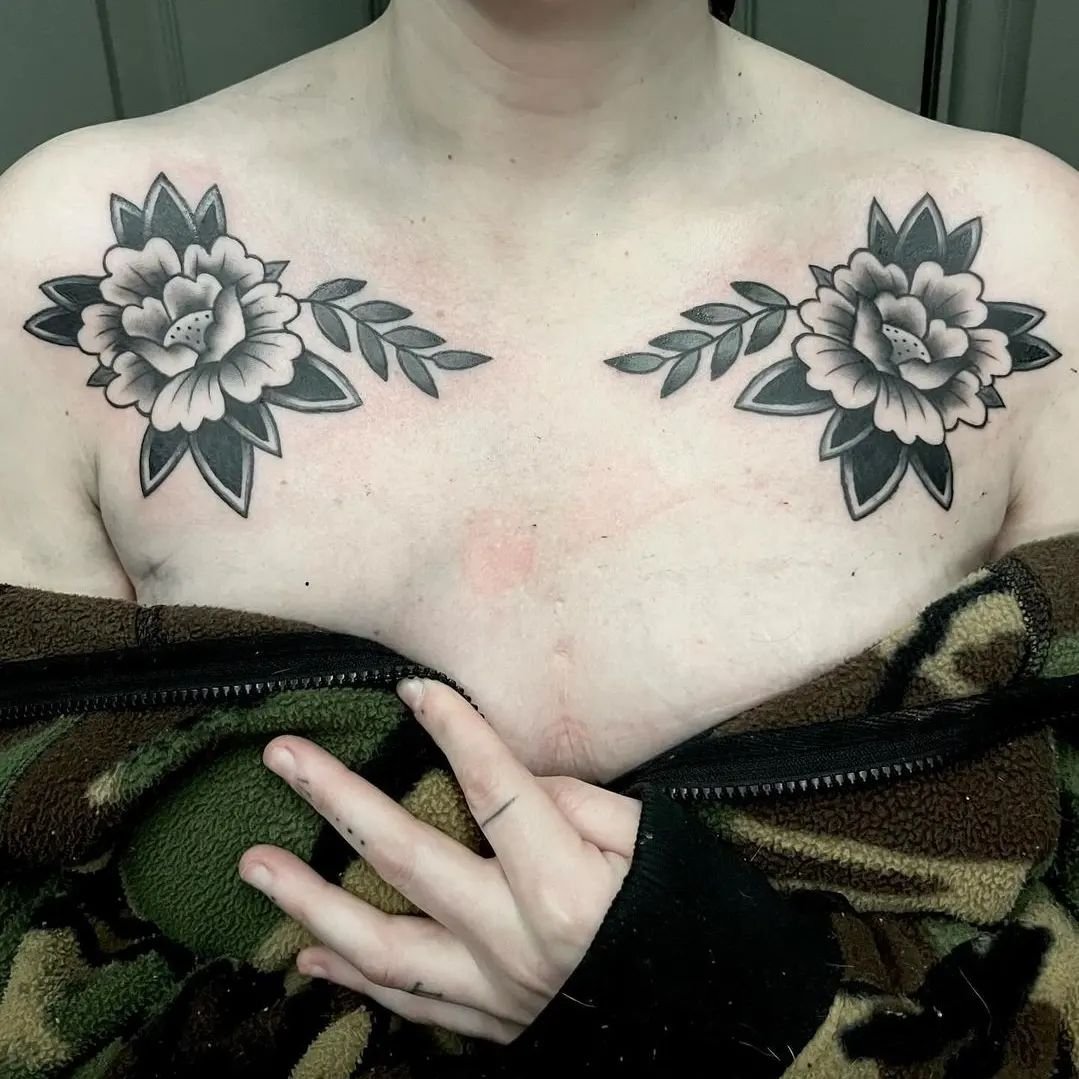 A couple matching flowers on the collarbone by Dean
@howlthetattooer 
.
.
.
.
.
#tattoo #tattoos #tattooed #inked #ink #tradworkerssubmission #traditionaltattoo #tradworkers #tradtattoos #colourtattoo #colortattoo #traditionaltattoos #neotraditionalt