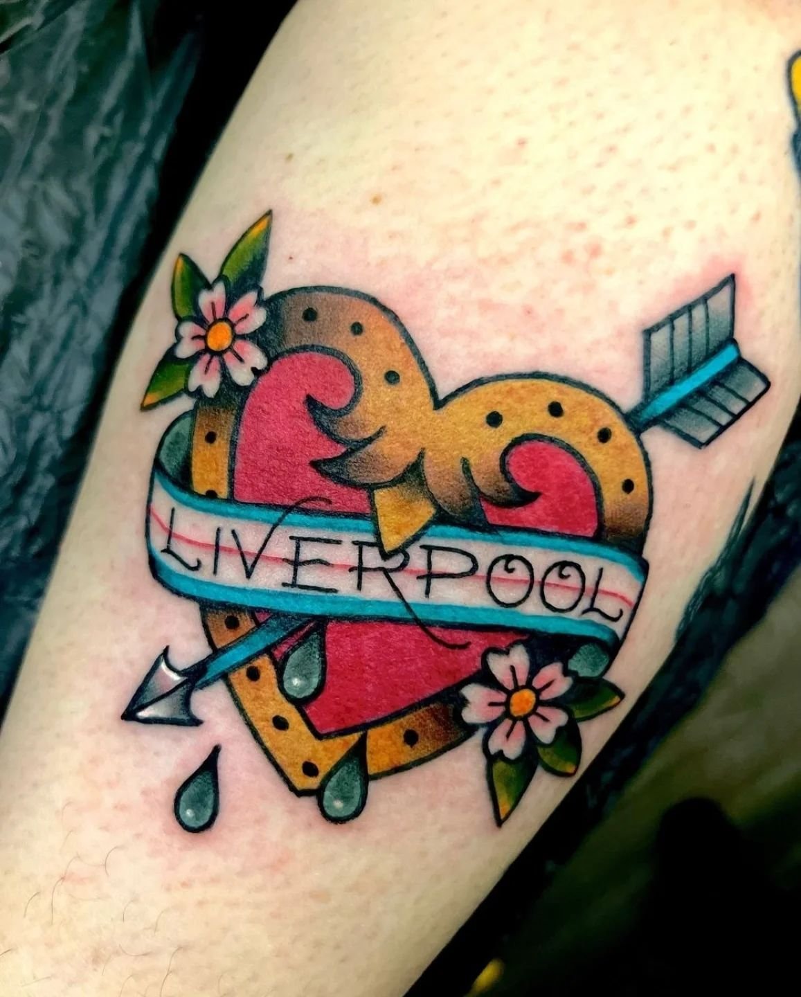 #liverpool tattoo for @jac_thaa_ripper. An ode to her adoptive home!
Done by @howlthetattooer using @magnumtattoosupplies 

Done using @magnumtattoosupplies 

#tattooed #tattoo #ink #inked #tradworkerssubmission #tradworkers #tradtattoos #traditional