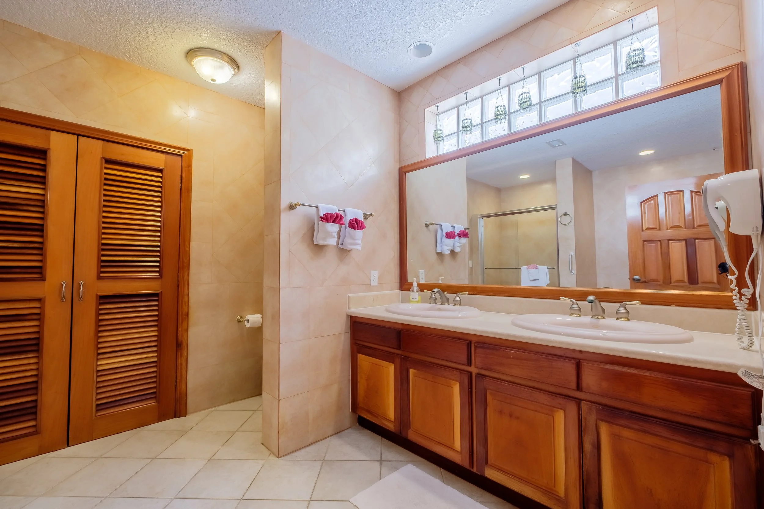 Grand Colony - Unit 1 - March_2026 - LIGH3712-HDR.jpg