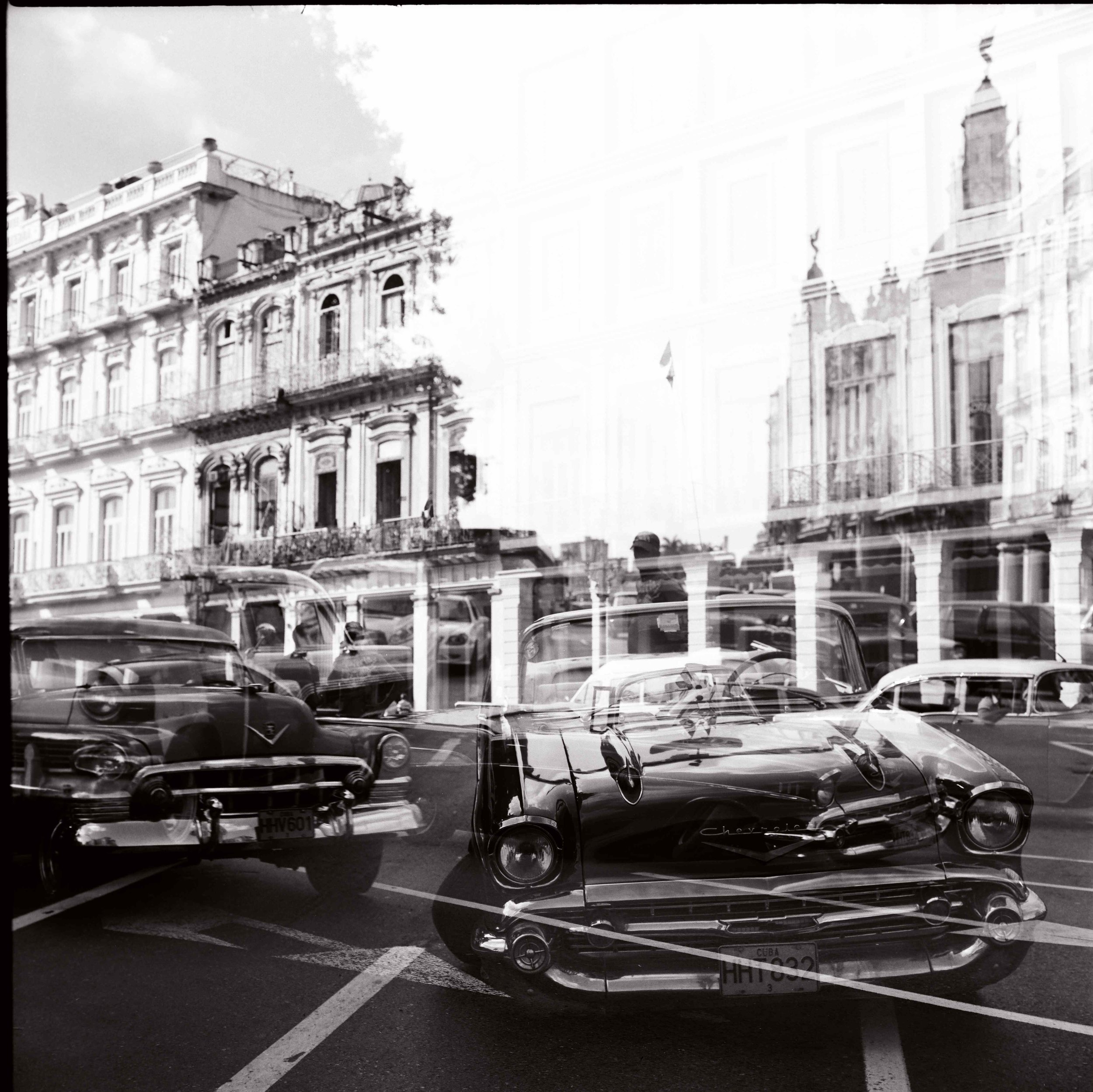 LE_JOLI_STUDIO_PHOTOGRAPHE_DE_MARIAGE_FRANCE_WEDDING_PHOTOGRAPHER_PARIS_ROLLEIFLEX_CUBA_LA_HAVANE