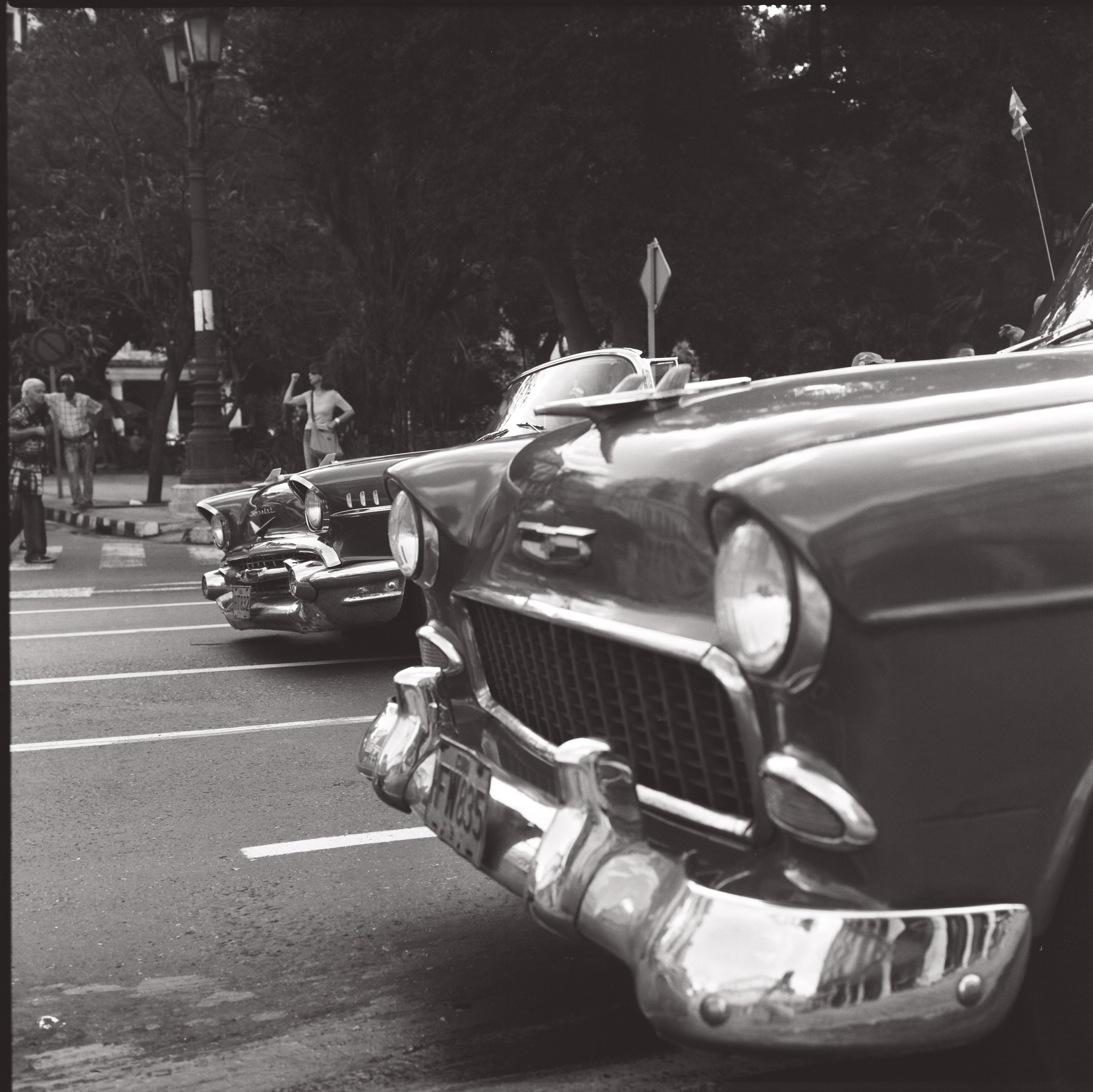 LE_JOLI_STUDIO_PHOTOGRAPHE_DE_MARIAGE_FRANCE_WEDDING_PHOTOGRAPHER_PARIS_ROLLEIFLEX_CUBA_LA_HAVANE