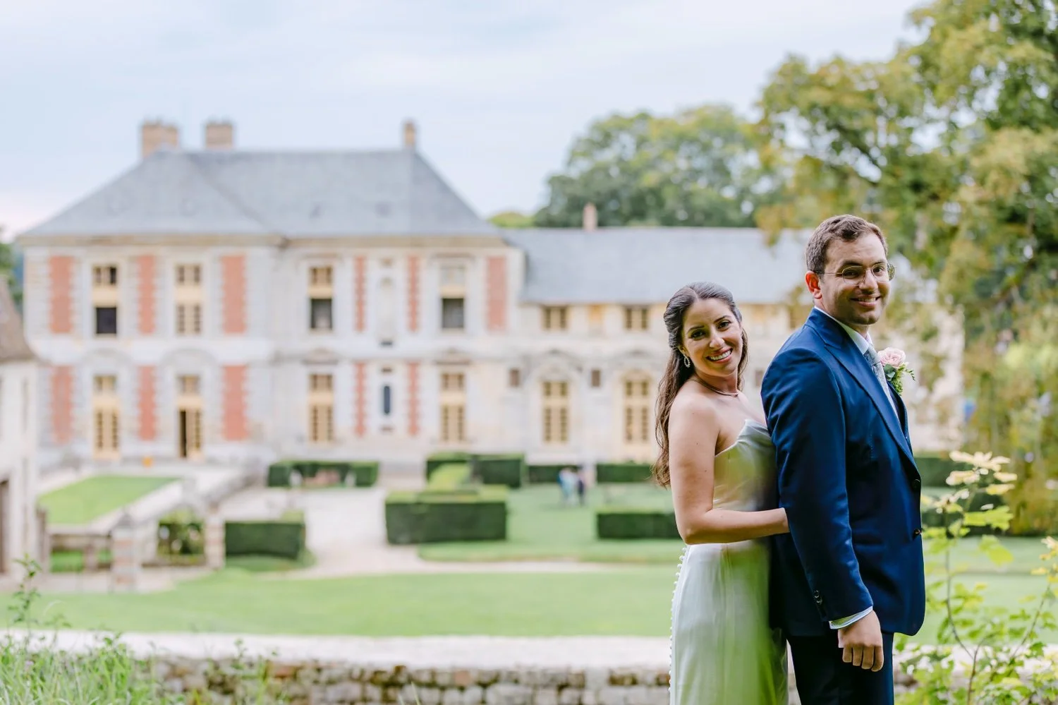 Elegant-post-ceremony-couple-session-and-portraits-at-Ch%C3%A2teau-de-Vallery,-France.jpg.jpg