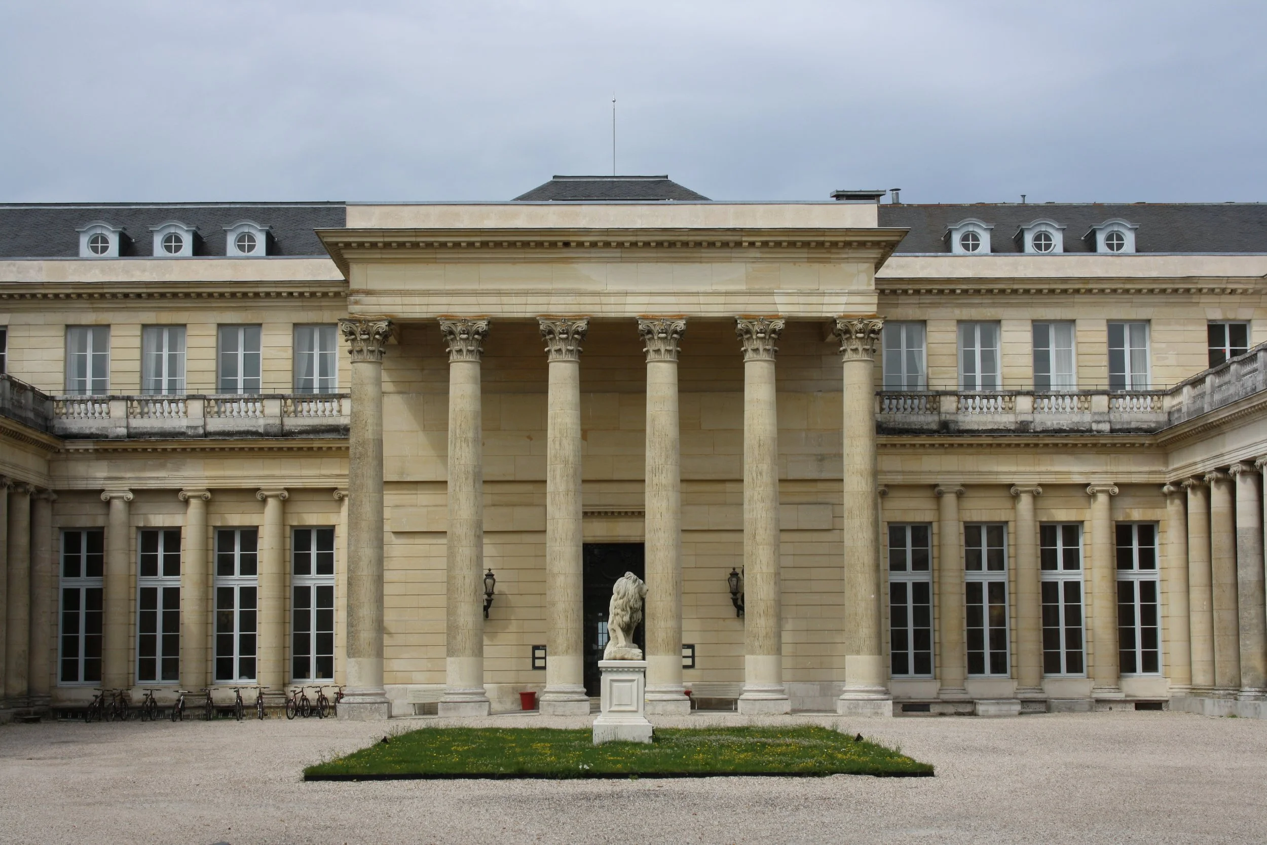 Château Porgès in Rochefort-en-Yvelines historic château wedding venue near Paris