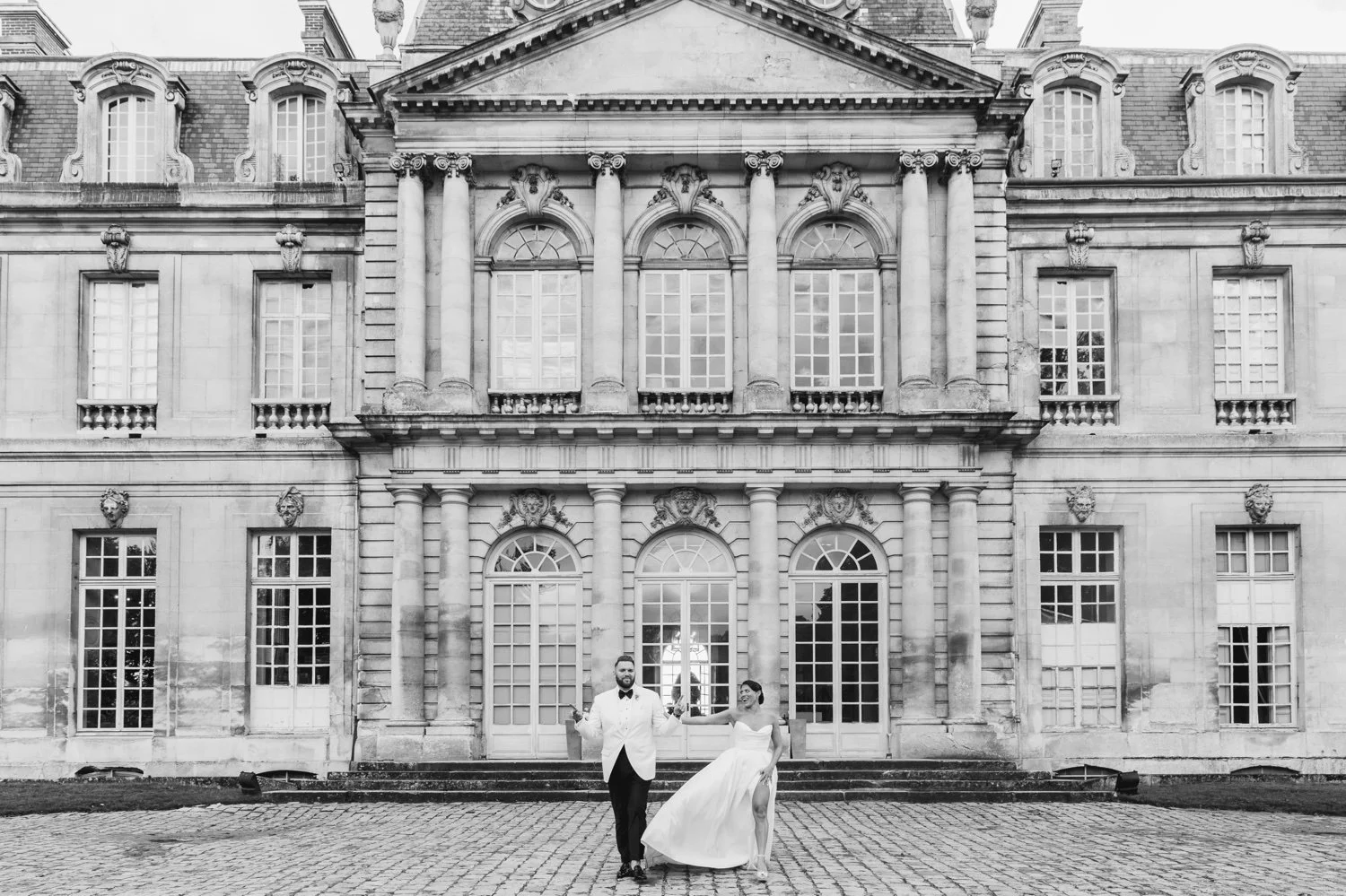 destination wedding couple château de champlatreux france