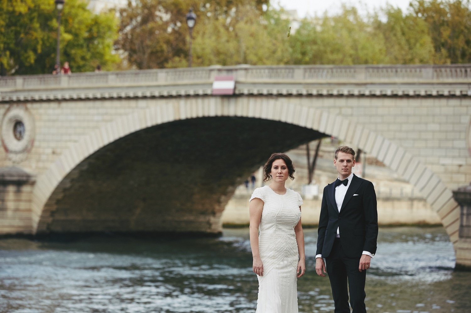 paris-seine-bridge-wedding-couple-le-joli-studio.jpg.jpg