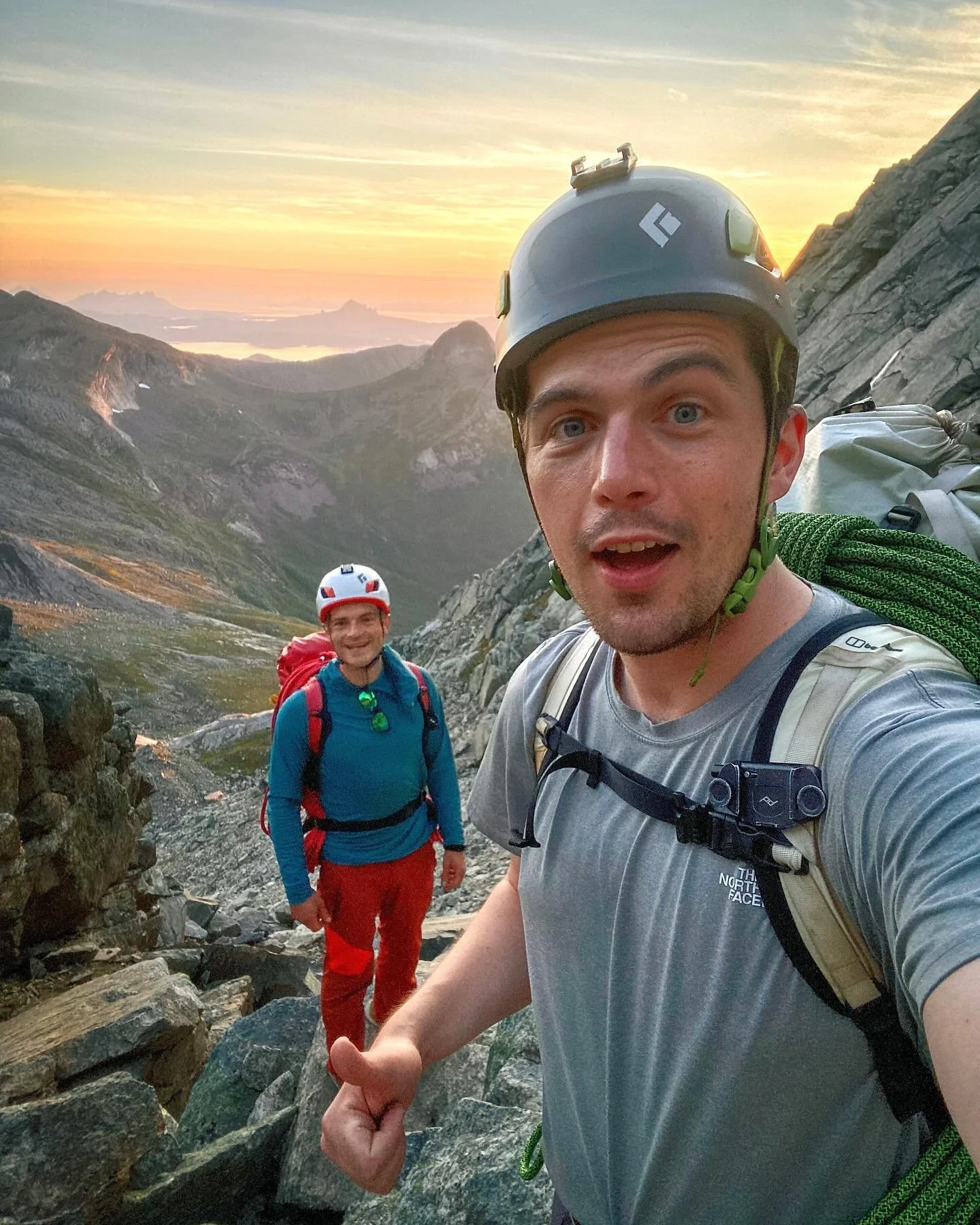 💥 D&Agrave;NA S4 💥

After three years of carrying heavy bags around Scotland, our hard work finally paid off and we were allowed to go and carry heavy bags around Europe. 

The first episode of the new series goes out on @bbc.alba tonight at 2030, 