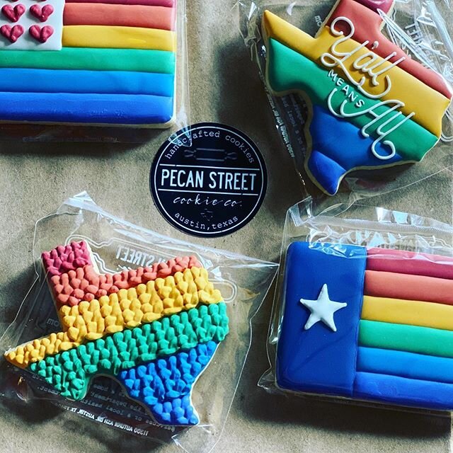 I will be the first one to tell you that I CAN NOT decorate cookies, I give total unyielding respect to those who do and let me tell you, the @pecanstreetcookieco is the best there is. Not only does her cookies look amazing but they taste great which