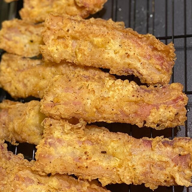 Good morning to all our Beardos out there! It&rsquo;s time to wake up and smell the Chicken Fried Bacon! These little strips of bacon gold are going to garnish our Chicken Fried Bacon Cupcake. It&rsquo;s a delicious cinnamon spice cake that&rsquo;s f