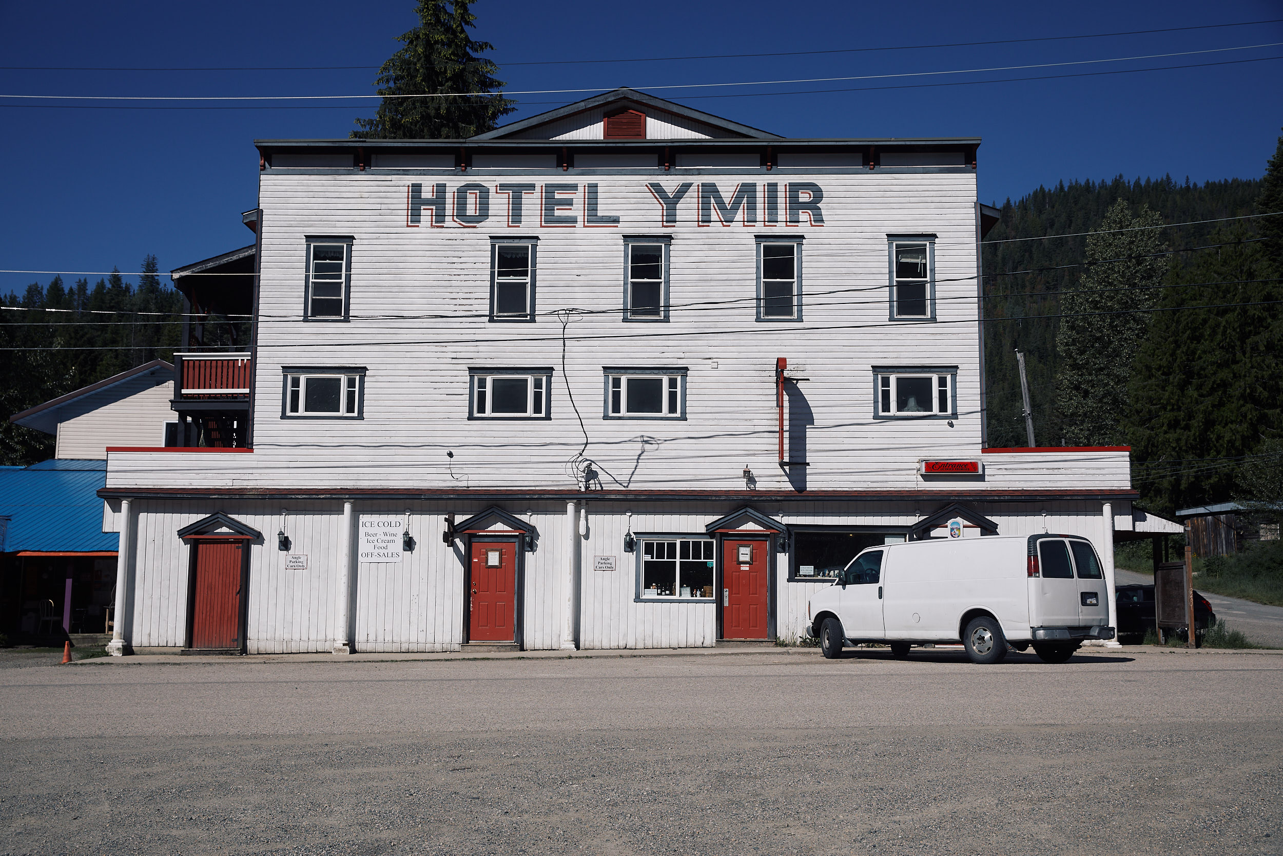  That night we stayed in the very quirky little town of Ymir. The inside of this historic hotel is hard to describe but it was incredible in it’s eclectic craziness. Definitely coming back here! 