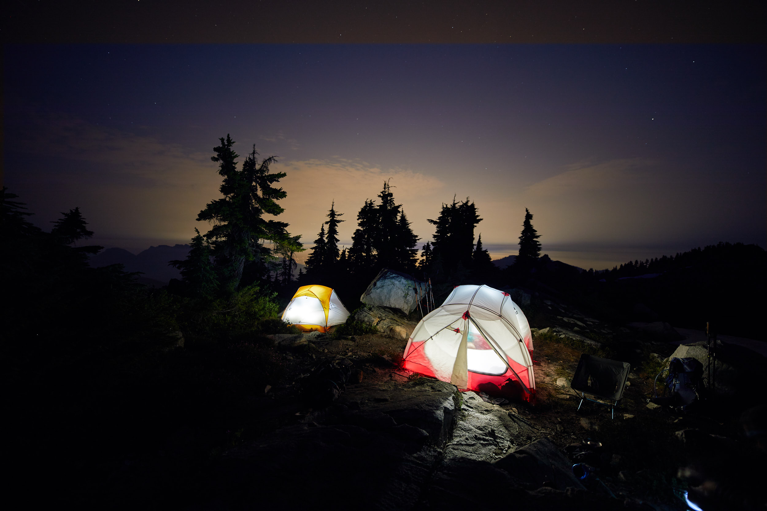  It started to get dark so we decided to make camp at the north end of the summit where we found a couple of flat spots clear of rocks. 