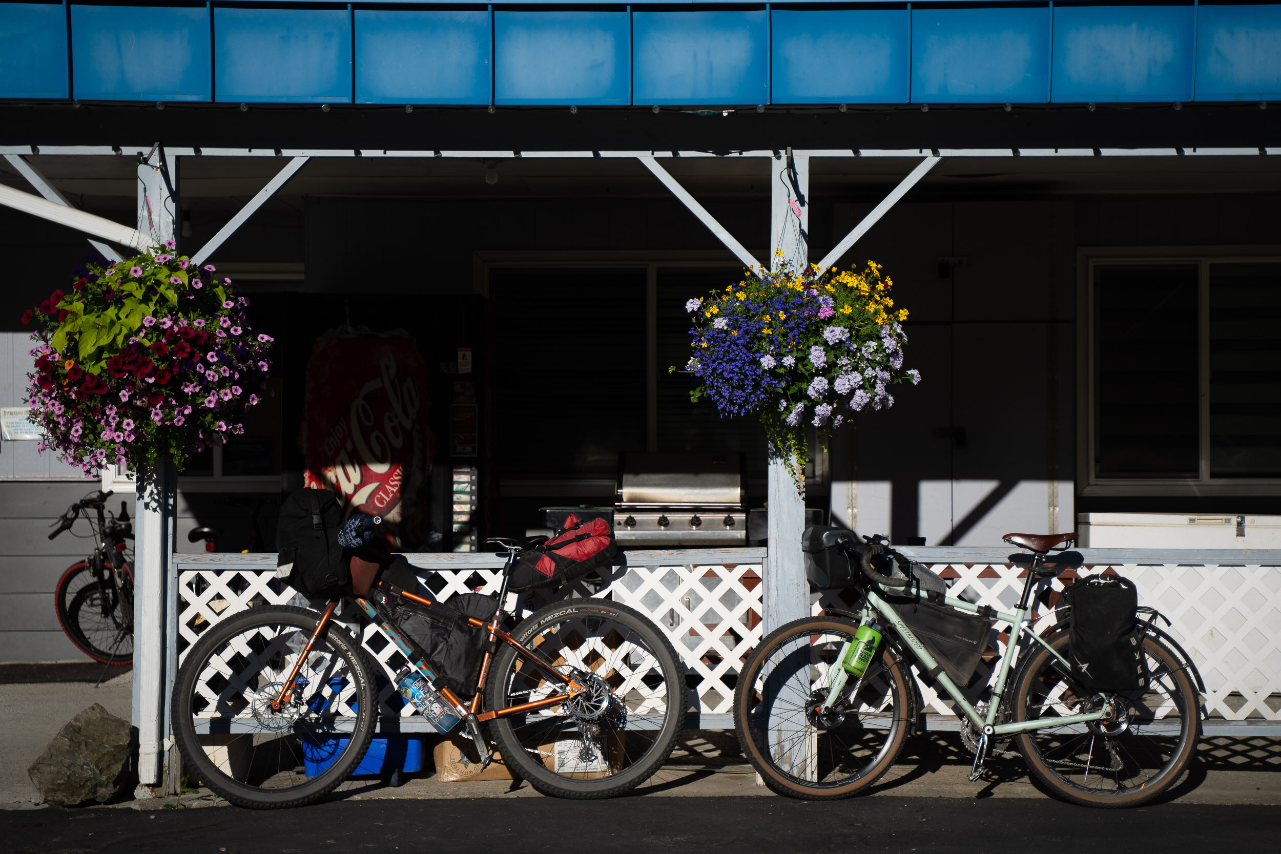  Our last day was going to be both the hottest and longest of the trip. 40 degrees Celcius and 160km to cover. We were planning on going from Greenwood all the way to our final destination of Castlegar. We got up at 5 am to maximize the amount of day