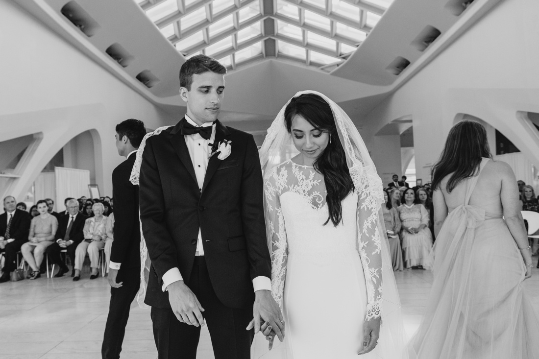 23_Milwaukee-Art-Museum-Wedding-1100x733.jpg
