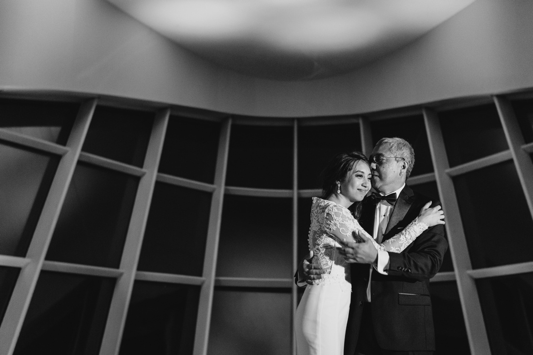 45_Milwaukee-Art-Museum-Wedding-1100x733.jpg