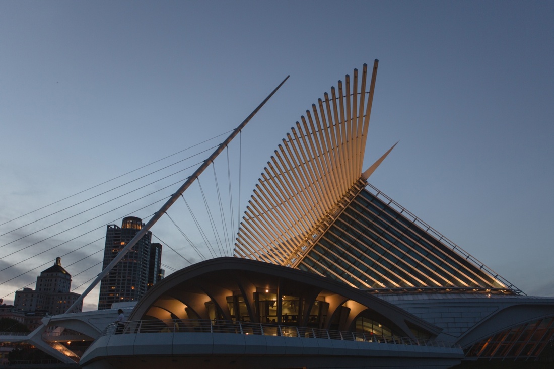 49_Milwaukee-Art-Museum-Wedding-1100x733.jpg