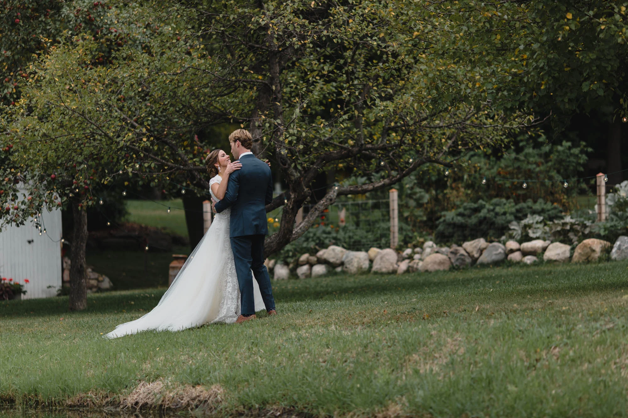 026_Minnesota_backyard_wedding.jpg