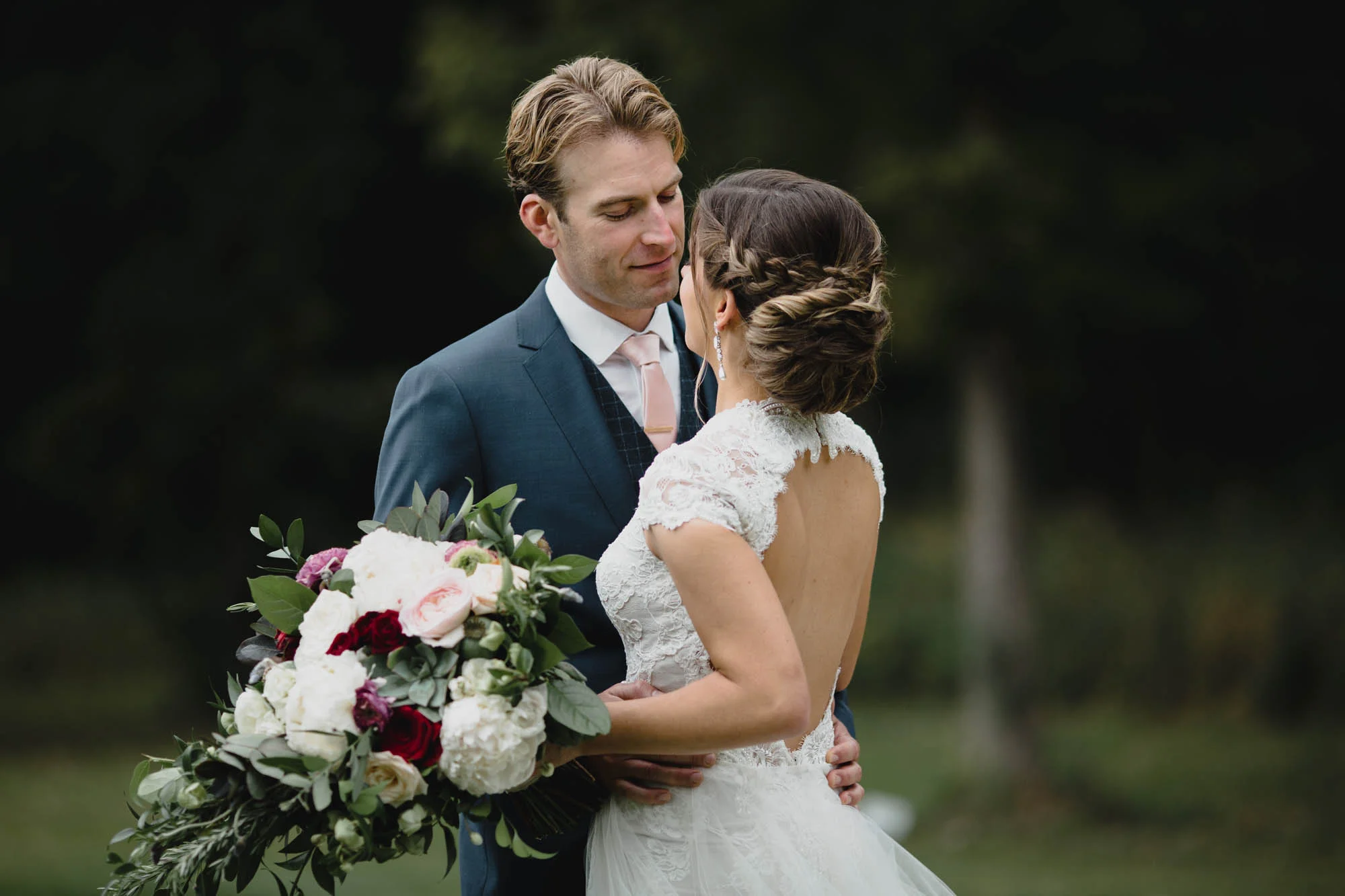 039_Minnesota_backyard_wedding.jpg