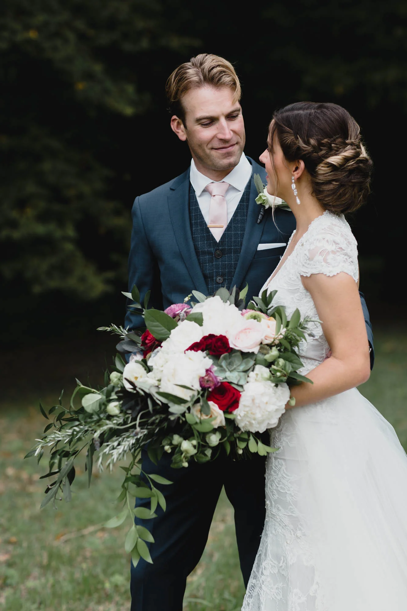 042_Minnesota_backyard_wedding.jpg