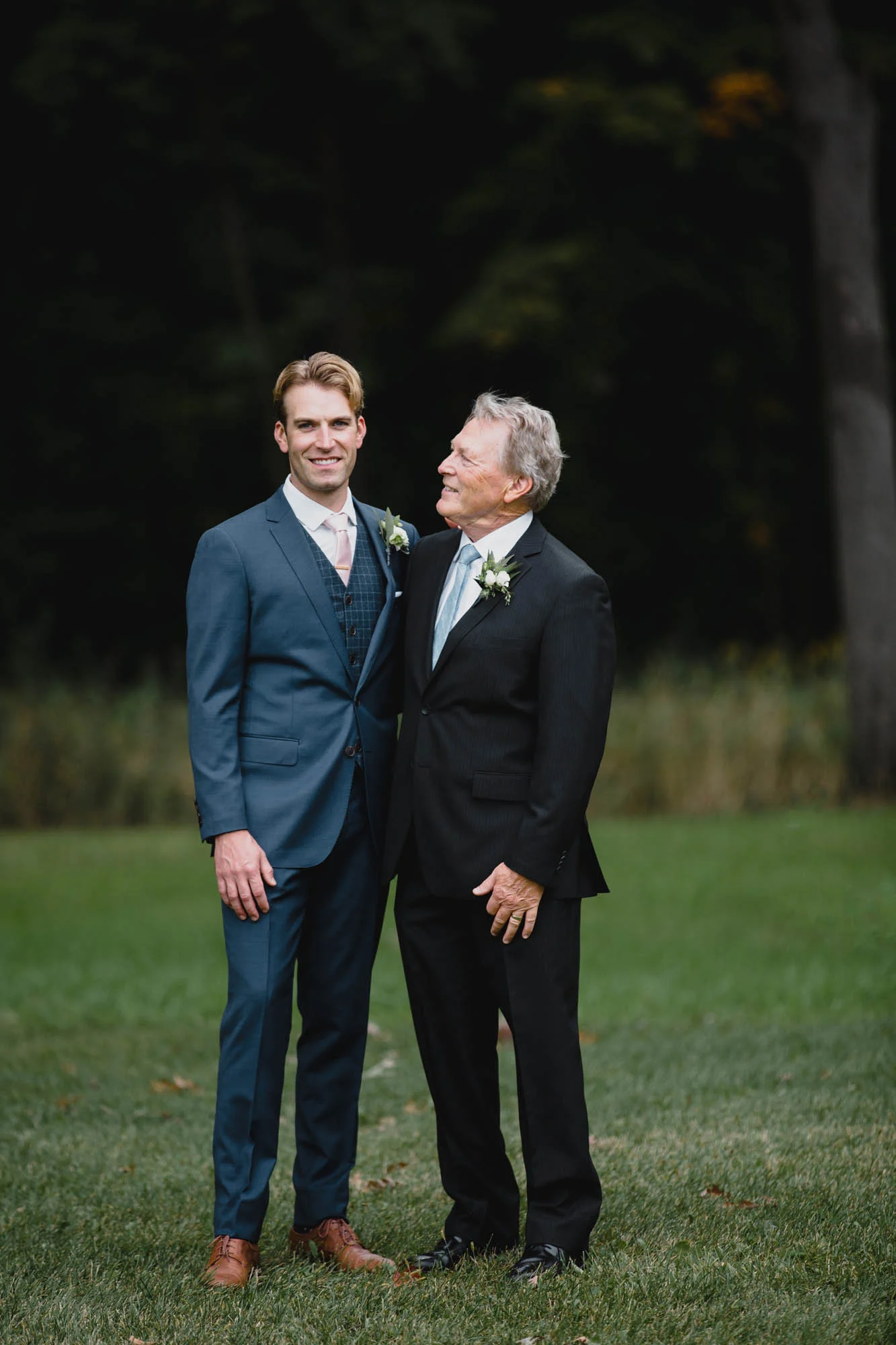 063_Minnesota_backyard_wedding.jpg
