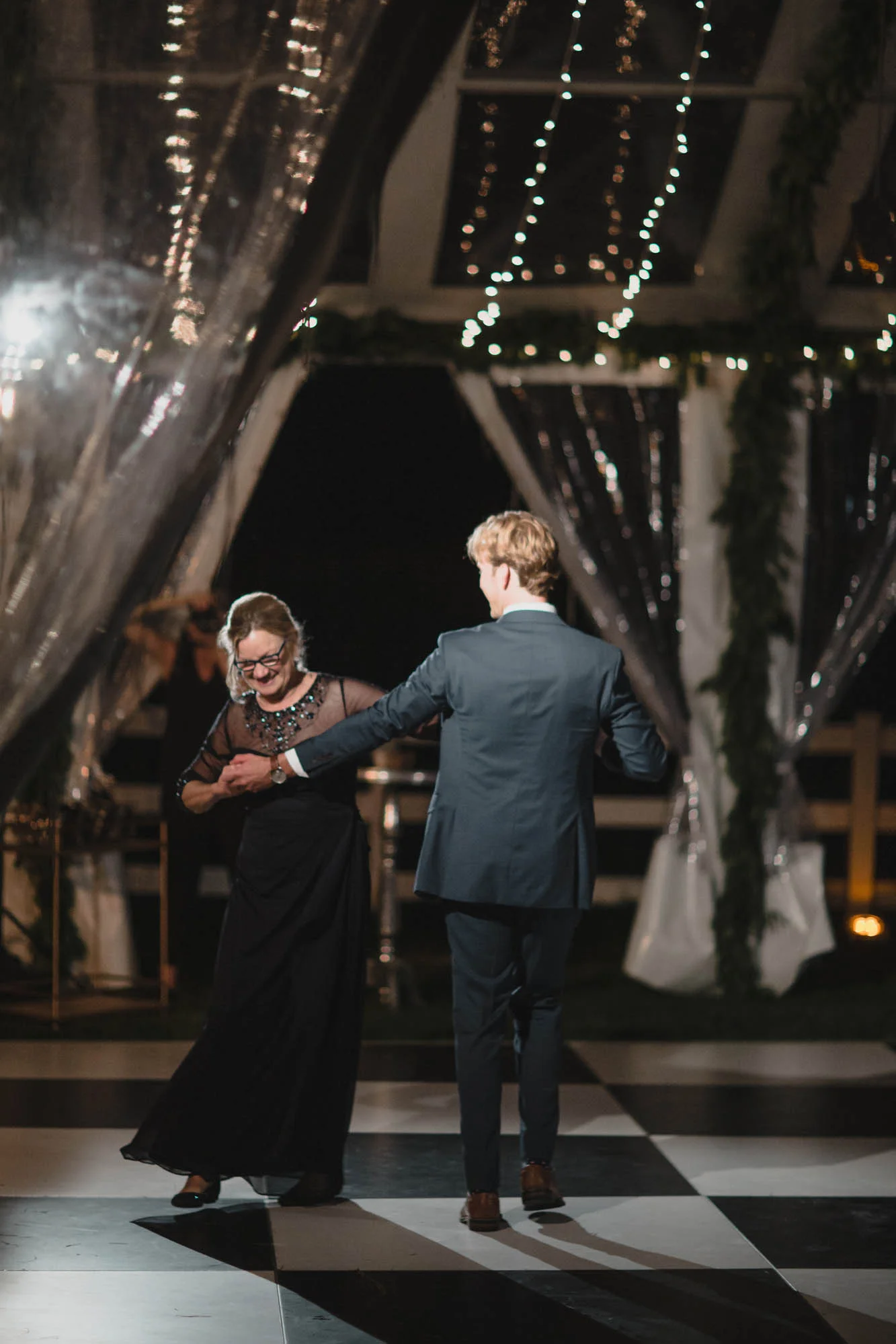 133_Minnesota_backyard_wedding.jpg