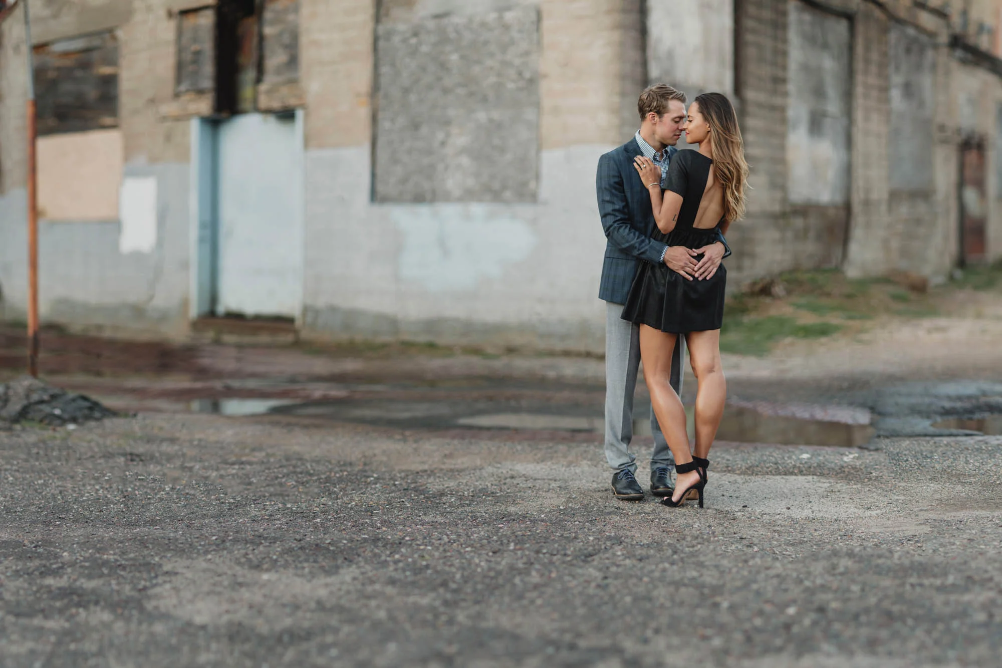 40_Minneapolis_north_loop_engagement_session.jpg