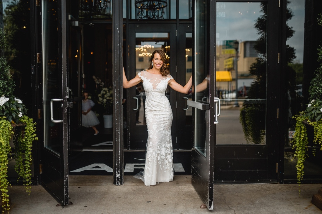 010_Minneapolis_Basilica_wedding-1100x733.jpg