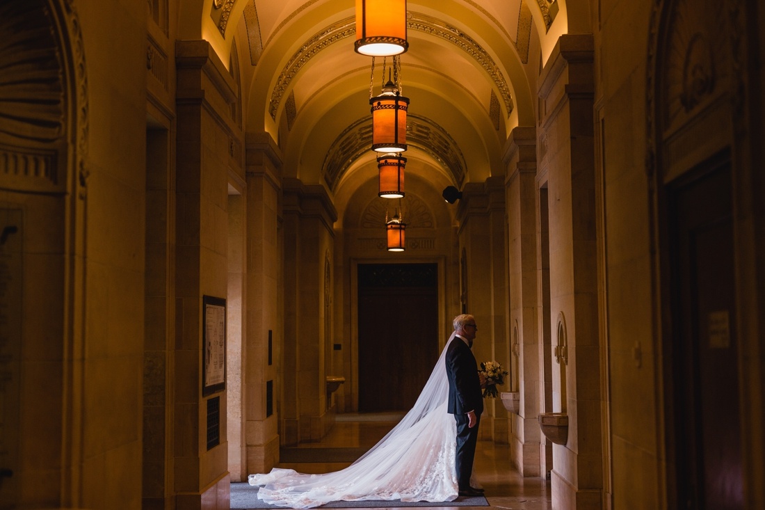 029_Minneapolis_Basilica_wedding-1100x733.jpg