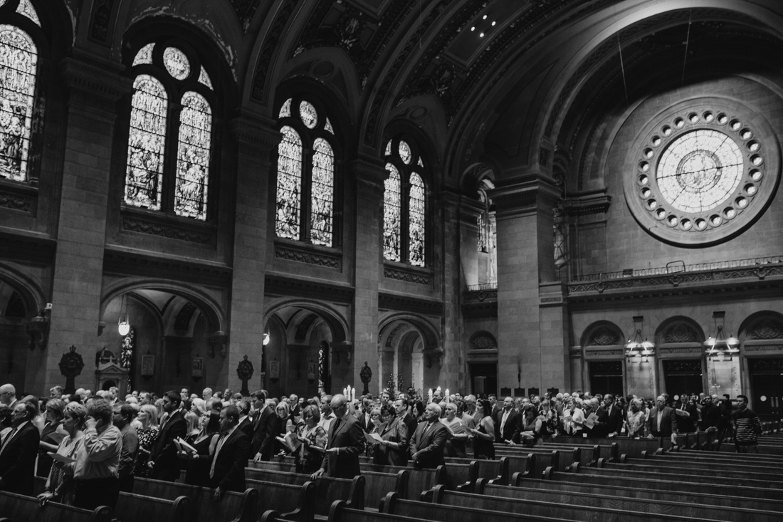 033_Minneapolis_Basilica_wedding-1100x733.jpg