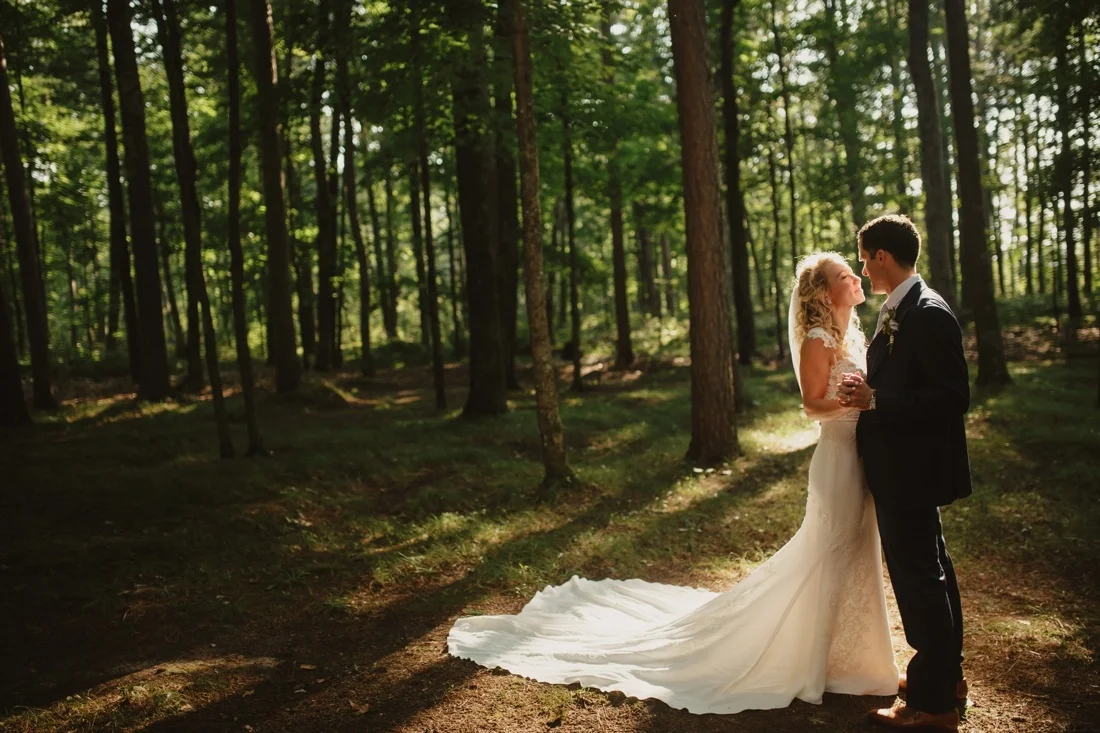 37_Wisconsin_cabin_wedding-1100x733.jpg