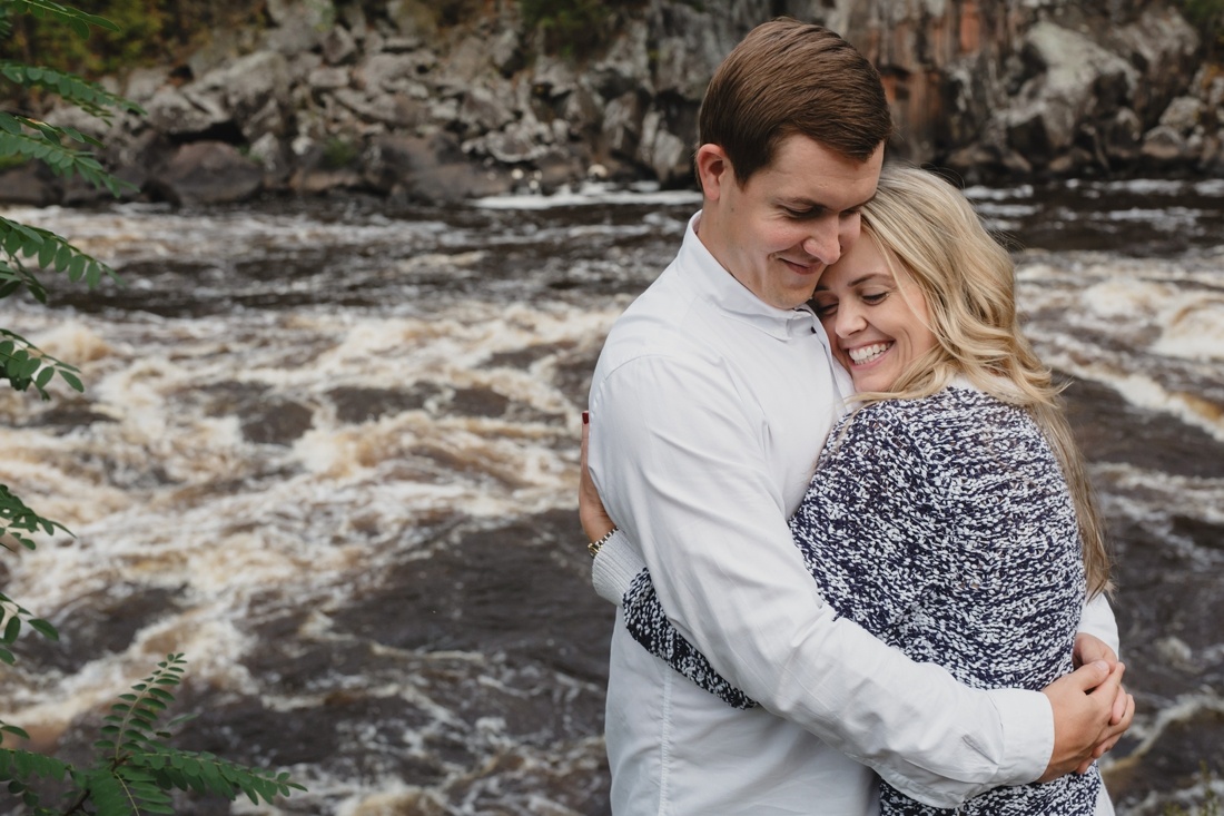 04_minneapolis_fall_engagement_Session-1100x733.jpg