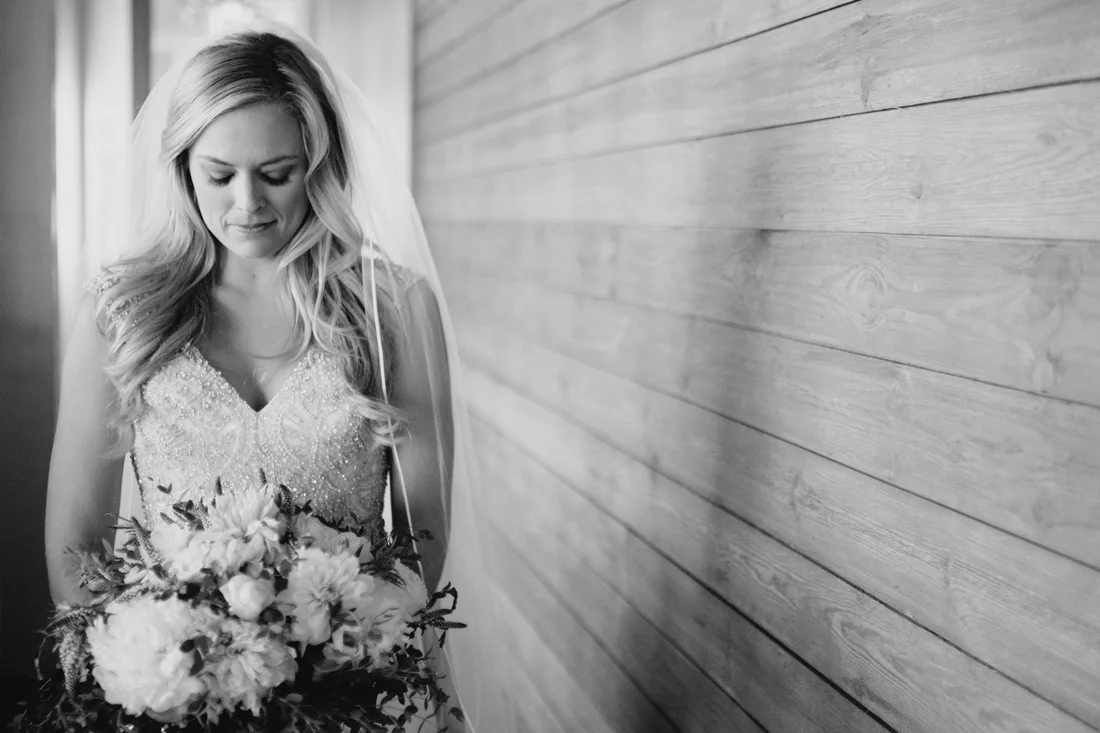 24_Minneapolis_Wedding_Photography_Machine_Shop-1100x733.jpg