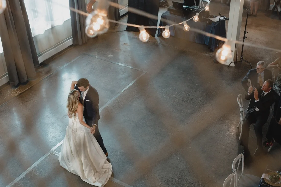 38_Minneapolis_Wedding_Photography_Machine_Shop-1100x732.jpg