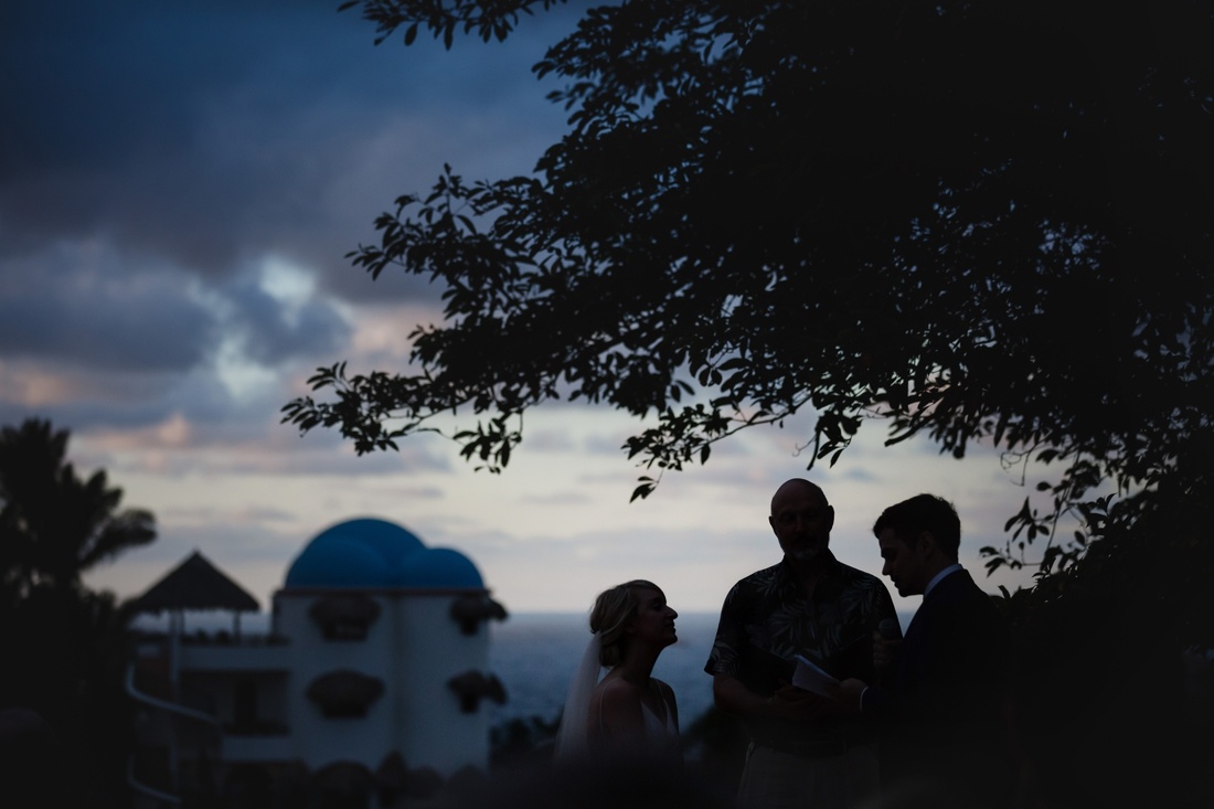 37_ceremony_silhouette_minneapolis_wedding_pictures-1100x733.jpg