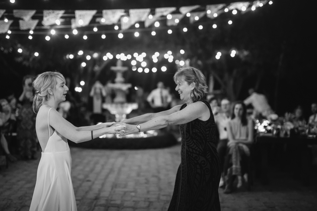 51_mother_daughter_dance_minneapolis_wedding_photos-1100x733.jpg