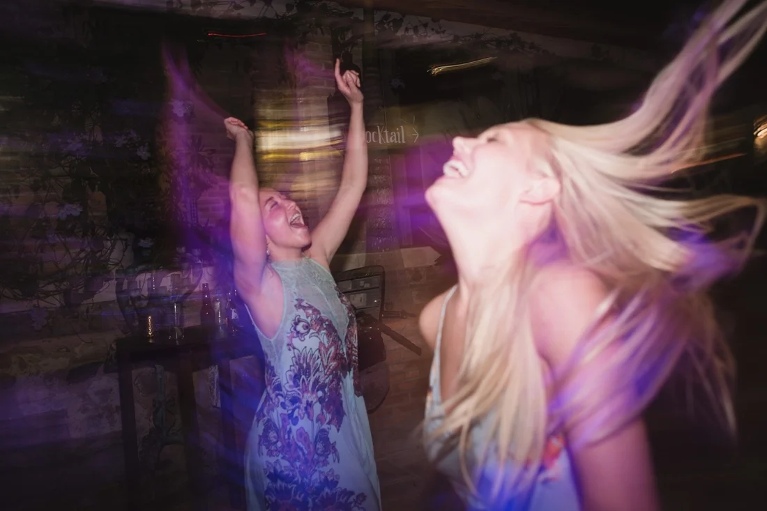 55_wedding_photographers_minneapolis_dancing_guests-1100x733.jpg