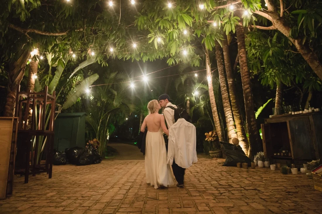 58_bride_and_groom_exit_minneapolis_wedding_photographers-1100x733.jpg