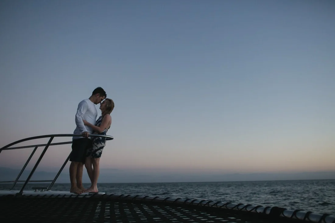 66_Bride_and_groom_boat_minneapolis_wedding_photos-1100x733.jpg
