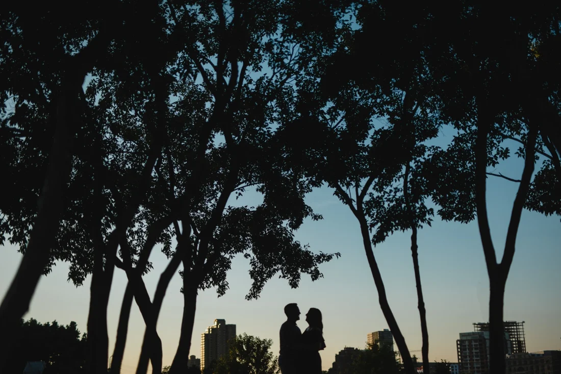 17Minneapolis_summer_engagement_session.jpg