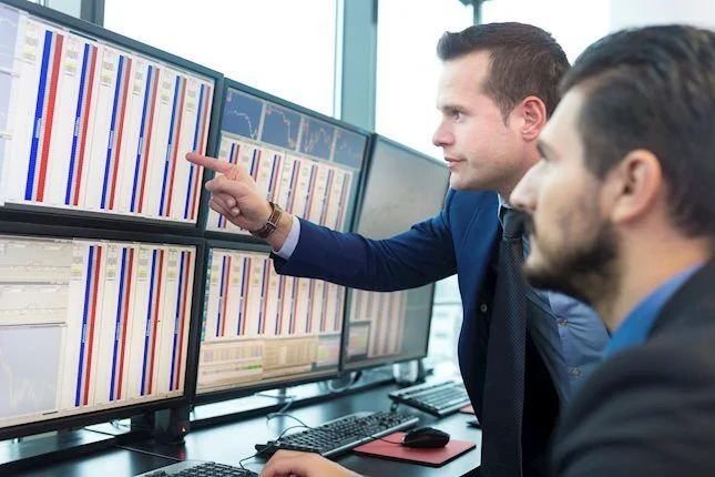 The mentor dilemma in trading: Weighing the benefits and drawbacks of seeking guidance