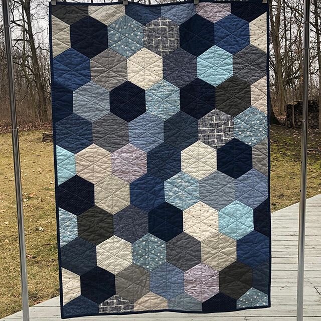 Hexagon quilts are probably my favorite quilts to create! All 720&deg; worth of interior angles! Loved creating this one for my good pal Sally to gift to their new nephew! Thanks for giving me creative control on this, girl!
▫️
▫️
▫️
▫️
#quilting #qu