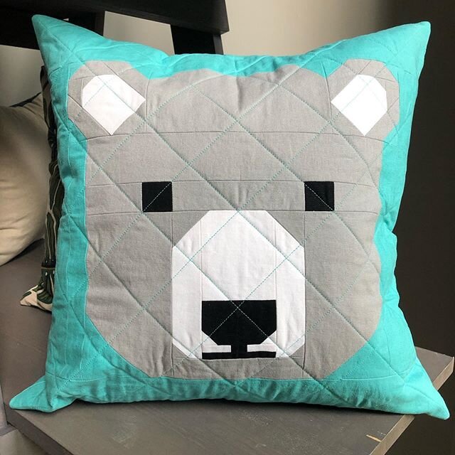 A little #flashbackfriday... Made this cute bear pillow for a little bear&rsquo;s second birthday last summer! I enjoy seeing it in your stories, @toni.friend!
Pattern : #bjornbearquilt by @elizabethagh ▫️
▫️
▫️
▫️
#pillow #handmadepillow #modernpill