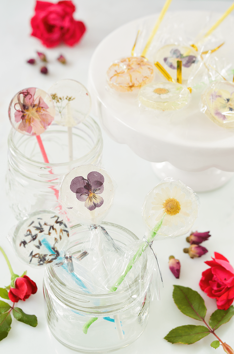 Easy-DIY-Lollipops-With-Edible-Flowers-click-through-for-recipe7.png