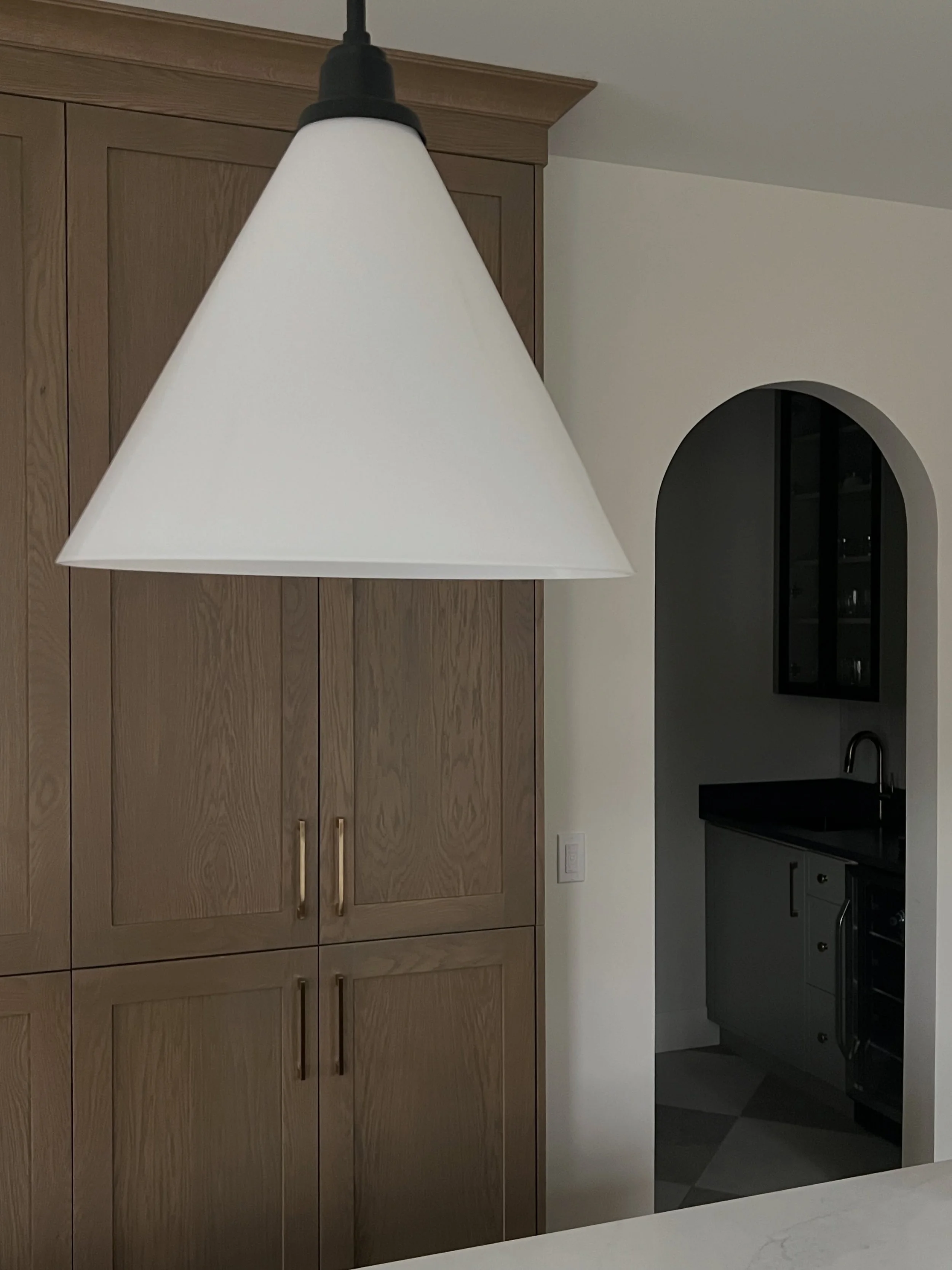 I had the opportunity to pop over to one of our recently completed designs! A full main floor renovation to maximize kitchen space and island size as well as create a functional pantry and mudroom space. Love their new space!