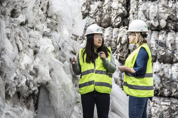 Co-founders Miranda Wang and Jeanny Yao at their company Biocellation. Photo by: Bart Michiels