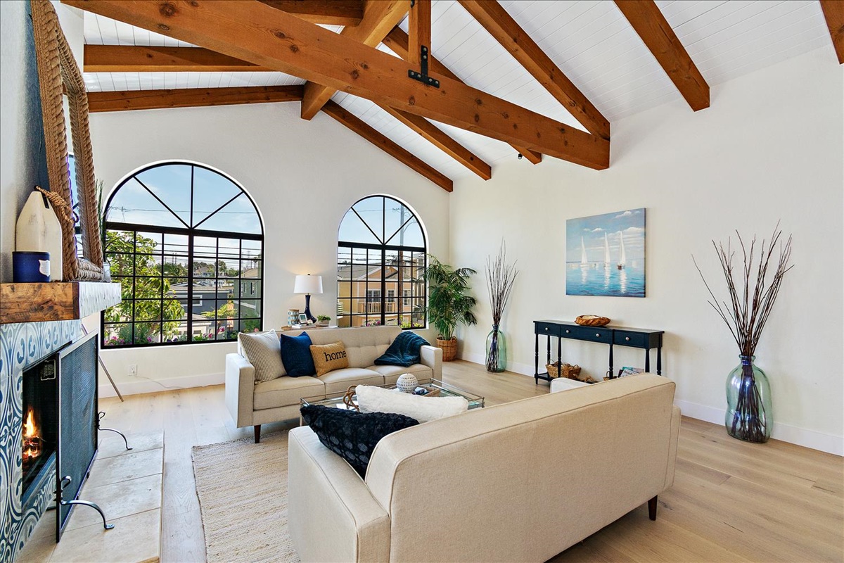 05-Living Room.jpg