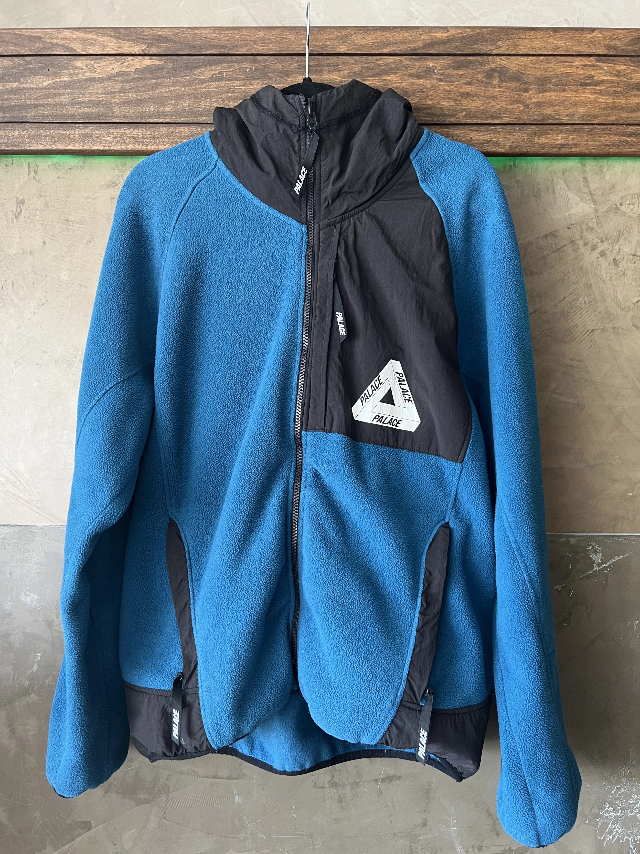 Palace Hooded Fleece (L) — SEATTLE SELECT