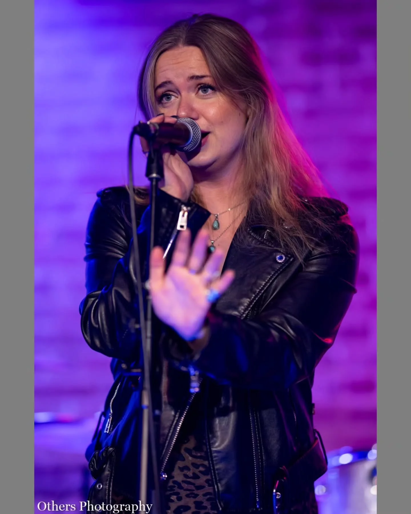 @linnholmstedt performing at @thevenicewest in Venice, CA on November 23rd 2025