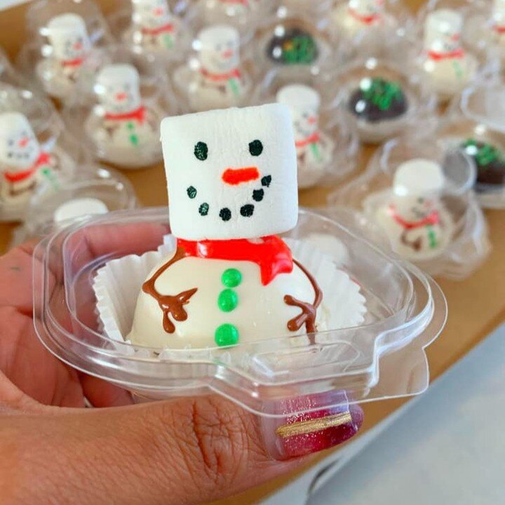 Sweet happy snowman cocoa bombs!
