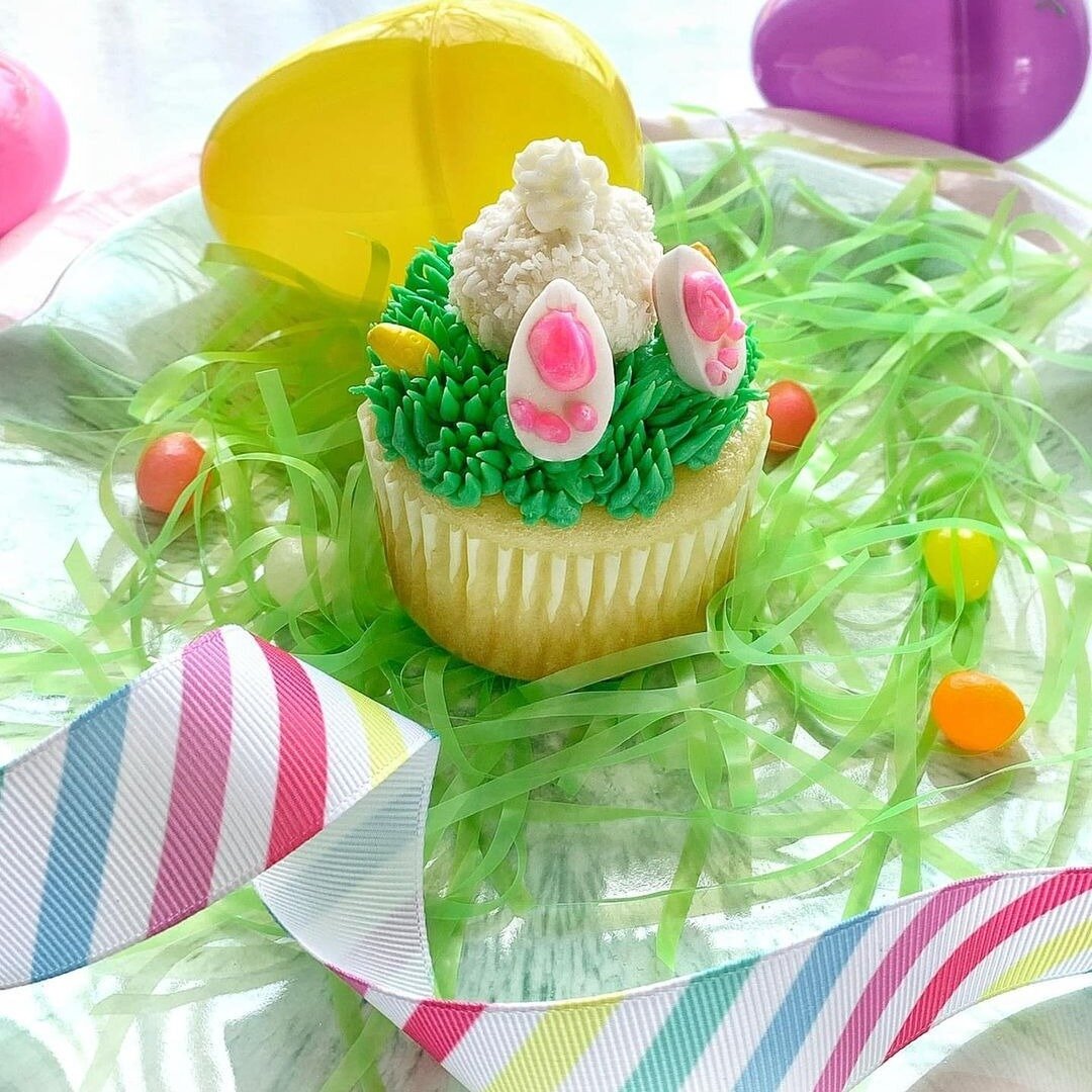 BUNNY TAIL CUPCAKES!!!!!

#sugarblushbakery #sugarblushbaker #eastercupcakes #bunnycupcakes #dessertideas #lynchburgva #baker