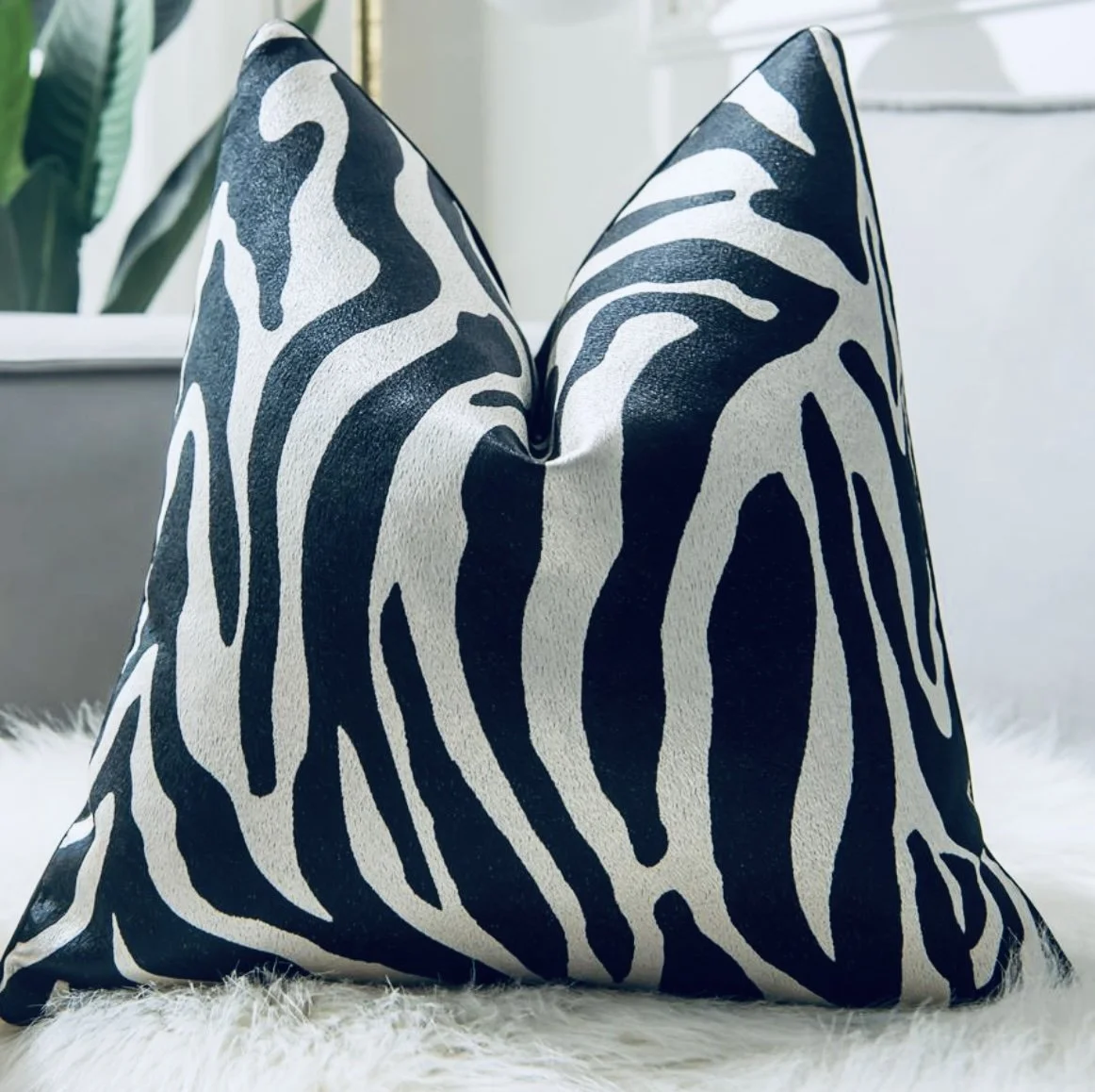  PILLOWS ARE ONE OF THE EASIEST WAYS TO UPDATE YOUR SPACE. ML NEW ZEBRA PILLOWS ARE A PERFECT OPTION.