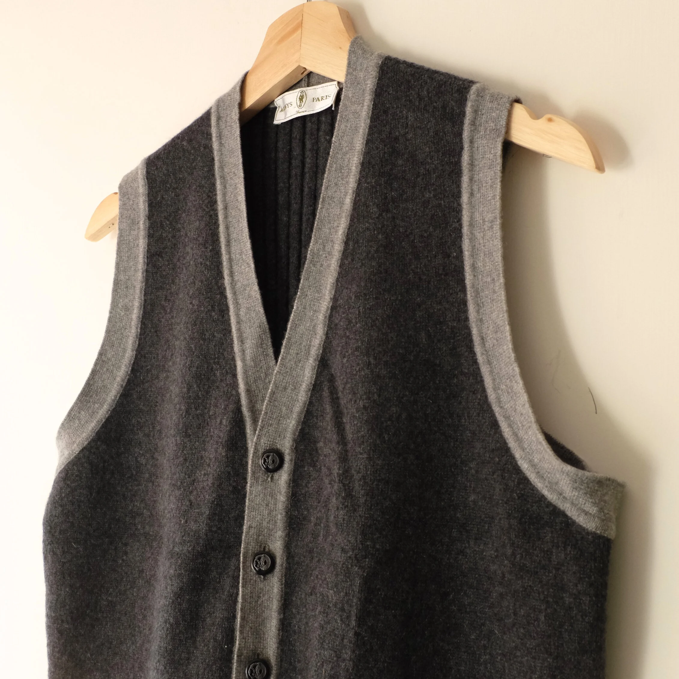 Arnys Cashmere Sleeveless Cardigan